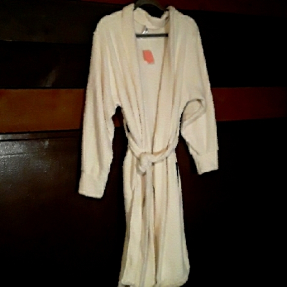 NWT Medium Kimberly C Cream Colored Super Comfy Long Sleeve Robe - Picture 1 of 16